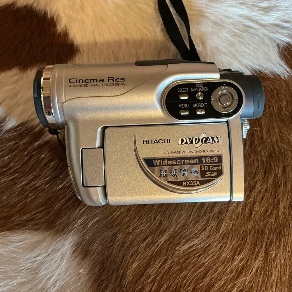 Hitachi DZ-BX35A DVD Camcorder Widescreen Cinema Res w/ 25x Optical Zoom Working